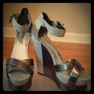 Silver BEBE platform wedges. Sz 7M