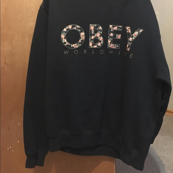 Black & Floral print obey sweatshirt🌺