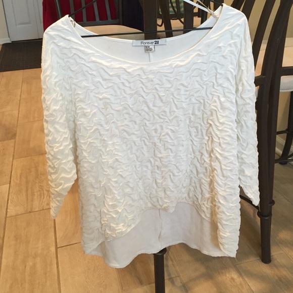 High rise, textured white three quarter inch shirt