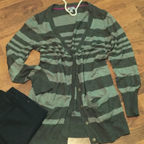 🚫SOLD🚫Cashmere blend v neck - Picture 2 of 4