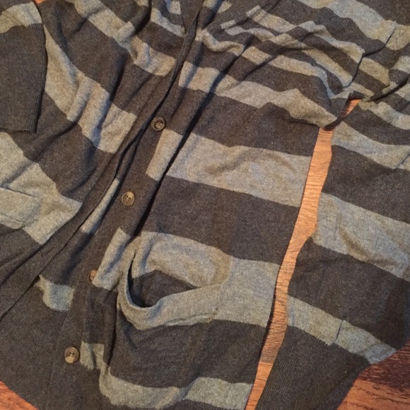 🚫SOLD🚫Cashmere blend v neck - Picture 3 of 4