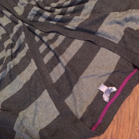 🚫SOLD🚫Cashmere blend v neck - Picture 4 of 4