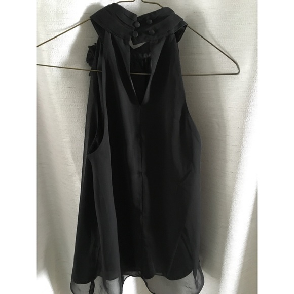 The Limited | Flattering black top - Picture 2 of 3