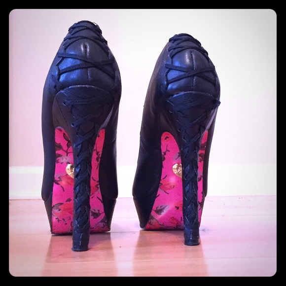 Betsey Johnson Corset Pumps 7M