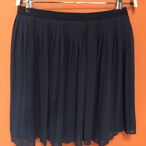 Uniqlo pleated skirt