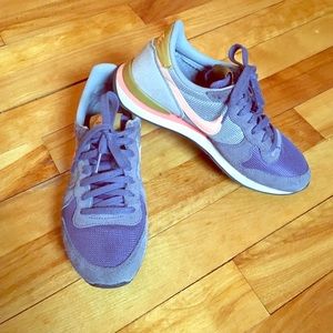 Nike internationalist sneakers size 6