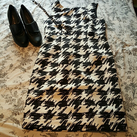 Fitted houndstooth dress