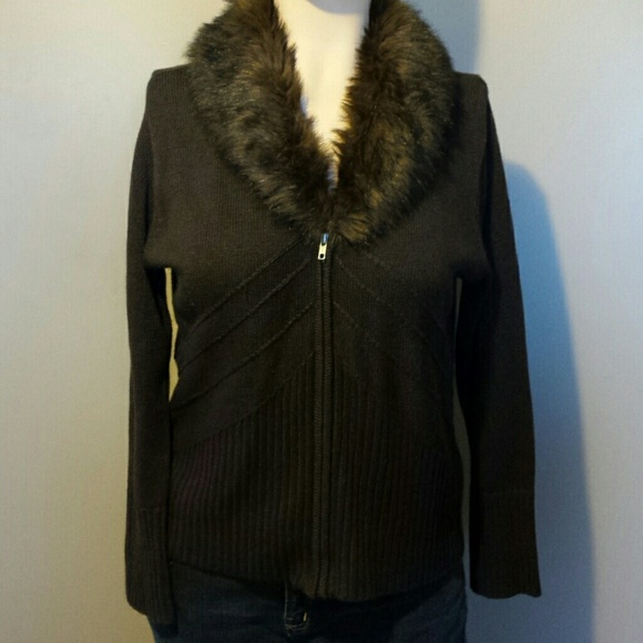 Cardigan with removable faux fur collar