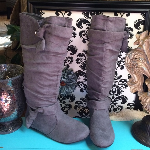 NWOT Suede Gray Buckle & Ties Tall Boots- CUTE👢✨