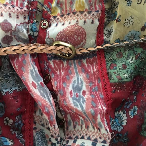 Small Button up blouse - Picture 2 of 3