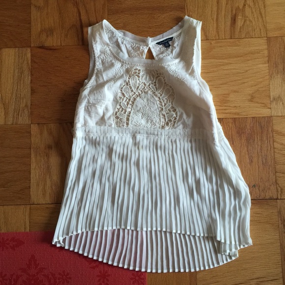 American Eagle eyelit flowy tank top