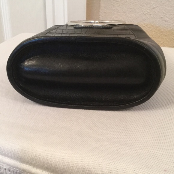 Welcome to my closet - Picture 3 of 4