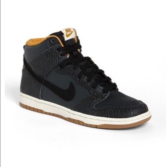 Women's Nike - High Top Basketball Sneakers