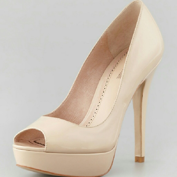 Pour la Victoire Angelie patent leather pumps