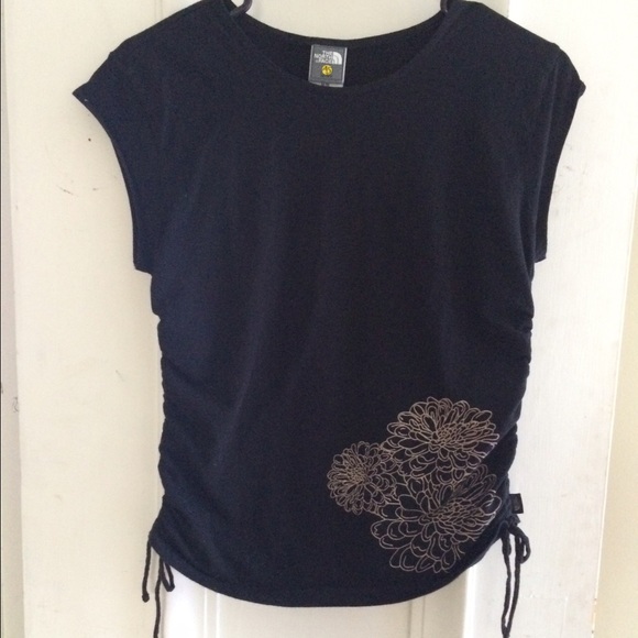 🌷sale🌷 THE NORTH FACE 100% cotton black Tee - Picture 3 of 4