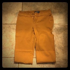 Mustard/yellow pants