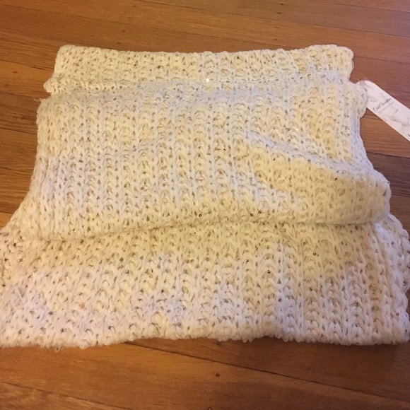 Never Worn!!!!!Pretty Francesca's scarf!