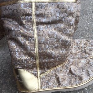 Authentic fur lined boot by coach ! Sz 11
