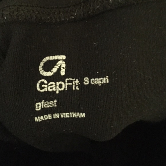Gap fit size small black Capri