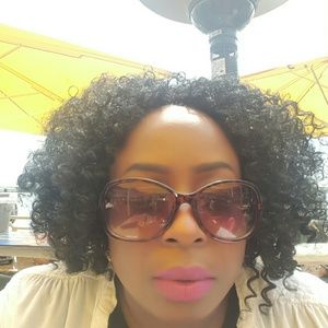 Meet your Posher, Monica