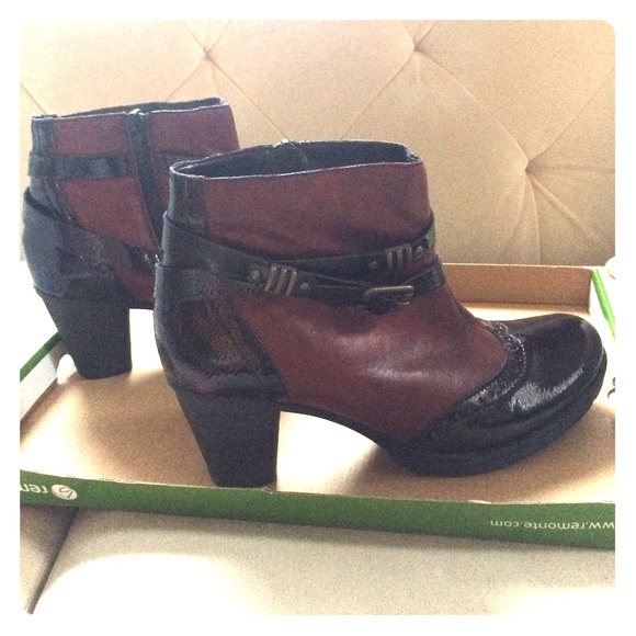 👠flash sale! NIB leather sexy heeled booties