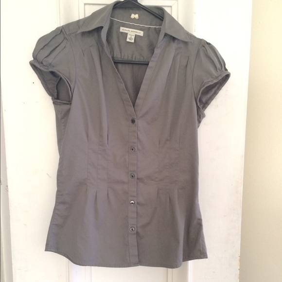 BANANA REPUBLIC gray fitted button down top - Picture 3 of 4