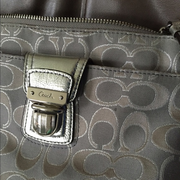 Coach Poppy Signature Cross Body Swingpack Bag