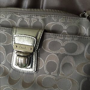 Coach Poppy Signature Cross Body Swingpack Bag