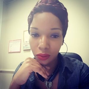 Meet your Posher, Lorenda