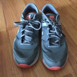 Nike women's tennis shoes