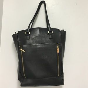 Great everyday tote with large compartments