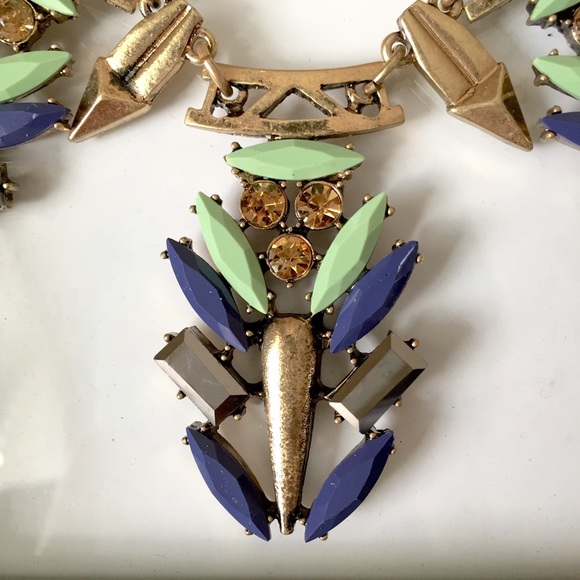 ‼️FIRM‼️Aztec Arrows Statement Necklace - Picture 3 of 3