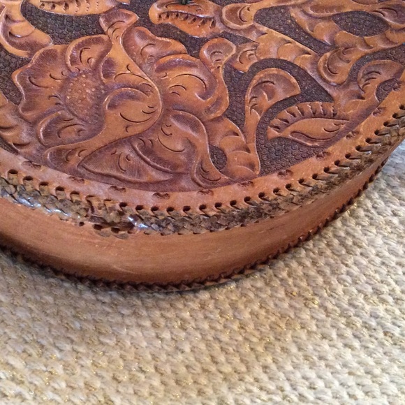 Vintage Boho leather crafted purse - Picture 3 of 4
