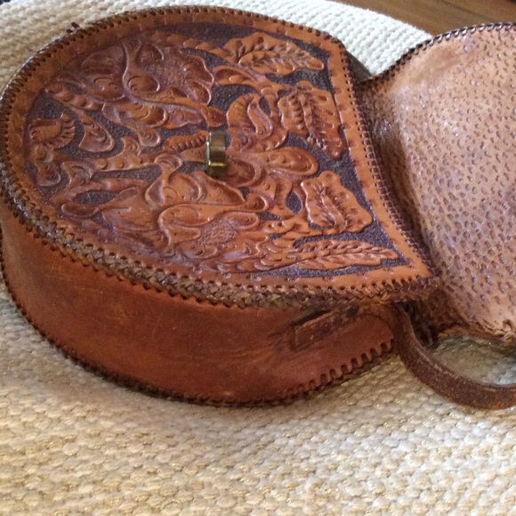 Vintage Boho leather crafted purse - Picture 4 of 4
