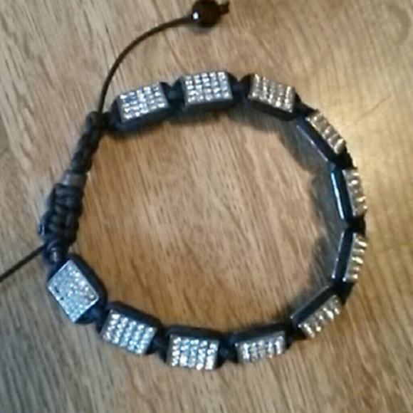Adjustable bracelet