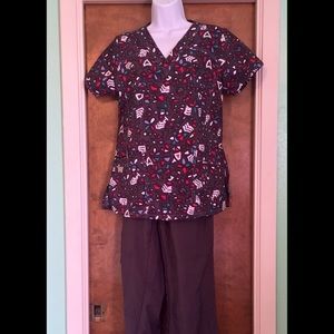 Wonder Wink Scrub Set Print Top, Size Small
