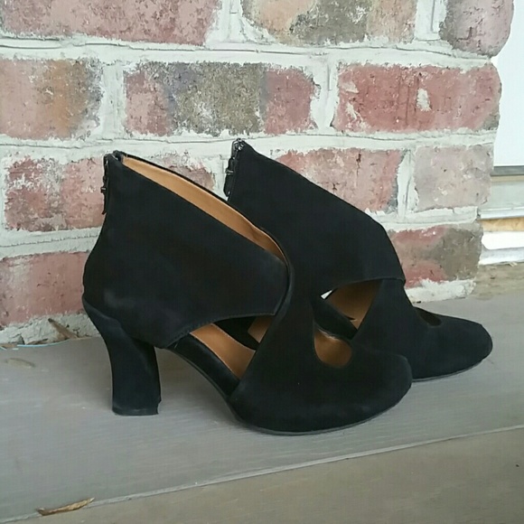 SOLD Earthies size 8 Syriana