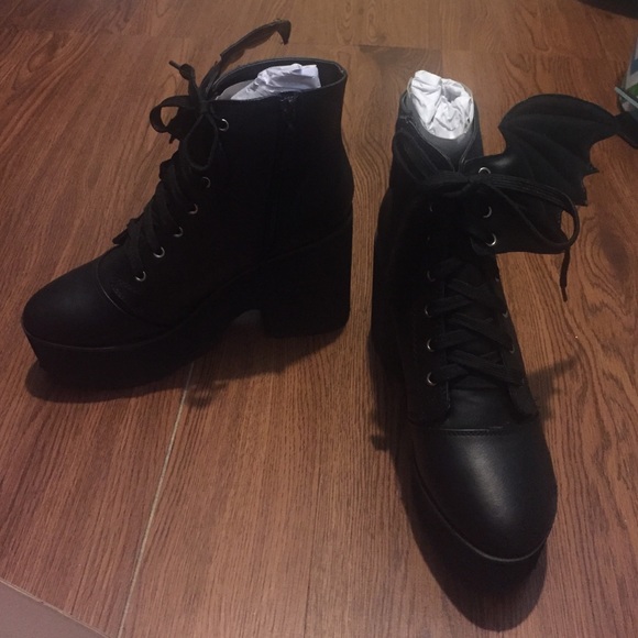 NIB Iron Fist Bat Royalty Wing Boots - Picture 2 of 4