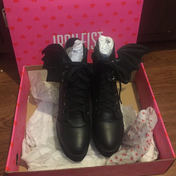 NIB Iron Fist Bat Royalty Wing Boots - Picture 4 of 4