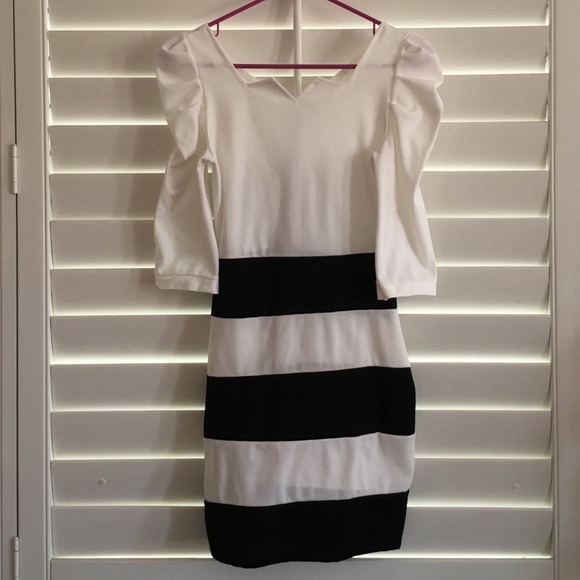 [5 for $25] Black and white quarter sleeve dress