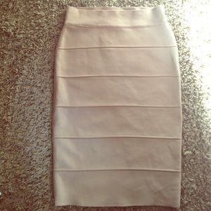 BCBG Max Azria mauve rose bandage skirt