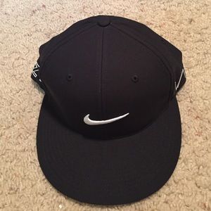 Black Nike Golf Hat