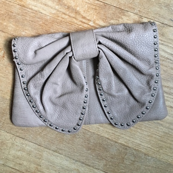 Studded dusty beige-pink now clutch - Picture 1 of 4