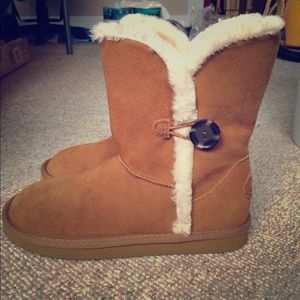 American Eagle Ugg-style boots sz 8