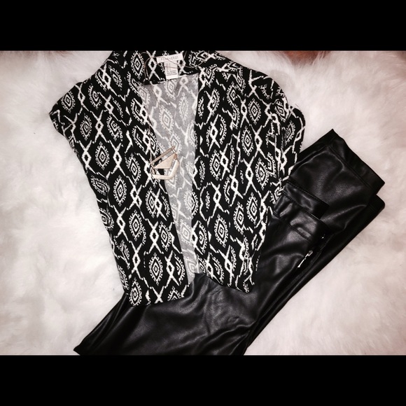 Black and white printed forever21 cardigan - Picture 1 of 1