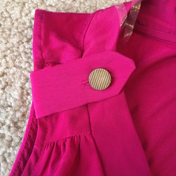 š«SOLD IN BUNDLE!š«Fuschia V Neck blouse - Picture 3 of 4