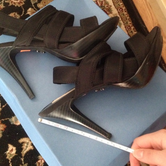 Heels - Picture 4 of 4