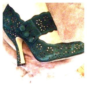 Unique Hale Bob hunter green suede heels!