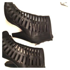 Black summer sandal boot