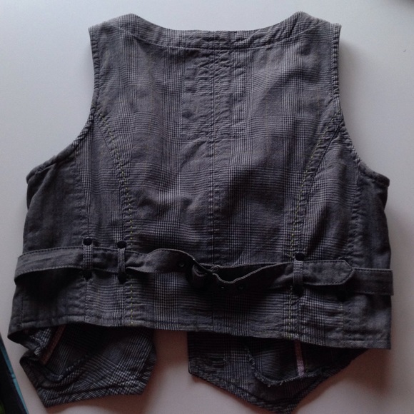 Vest - Picture 3 of 3